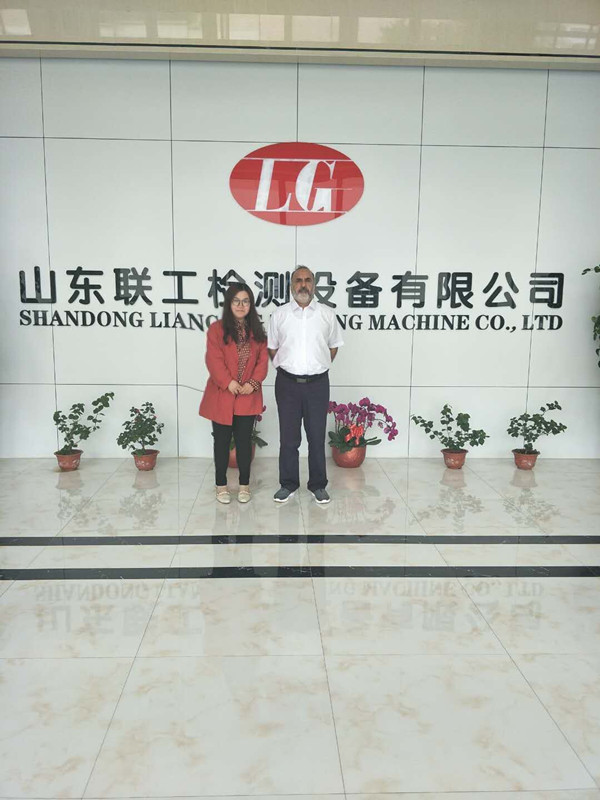 巴基斯坦客戶到聯(lián)工集團(tuán)驗(yàn)收試驗(yàn)機(jī)設(shè)備
