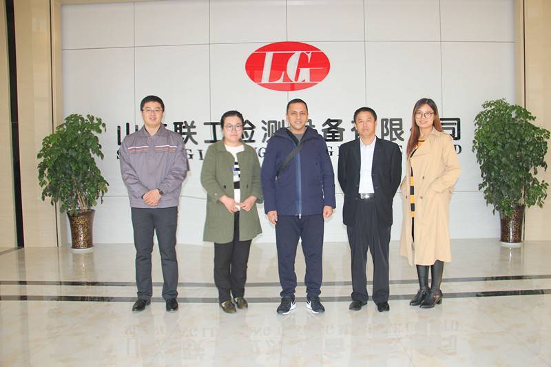 伊朗客戶到聯(lián)工集團(tuán)驗(yàn)收試驗(yàn)機(jī)設(shè)備